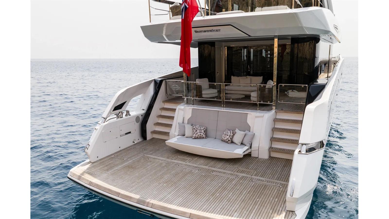 82 OCEAN ENCLOSED - Sunseeker price
