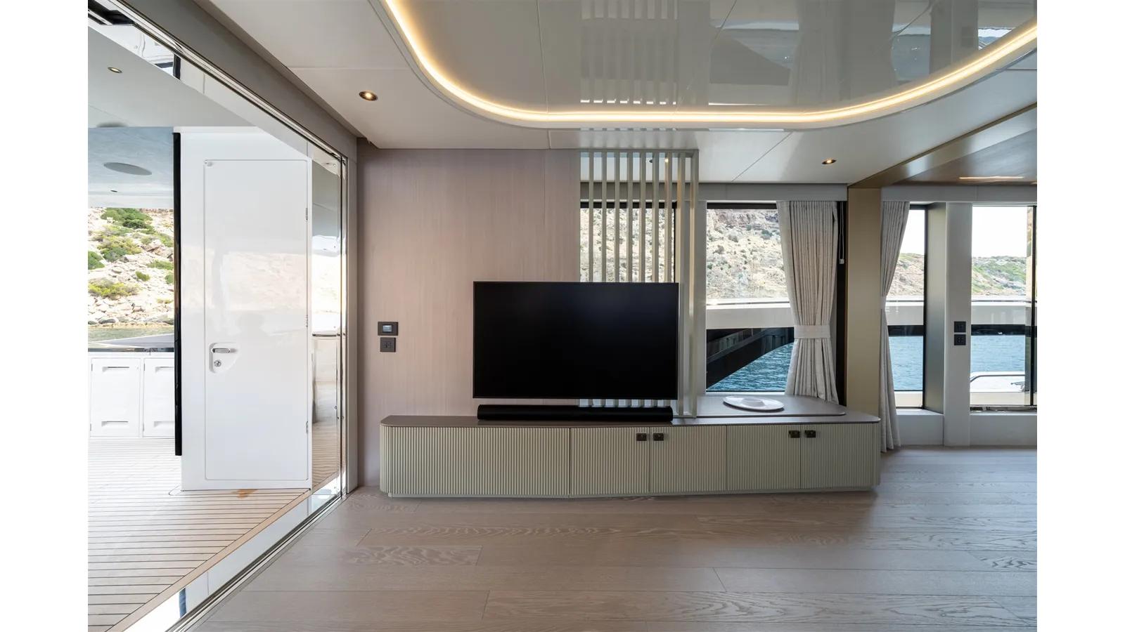 Buy a yacht 82 OCEAN ENCLOSED - Sunseeker