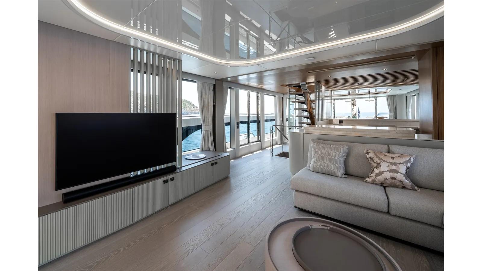the best price on 82 OCEAN ENCLOSED 2026