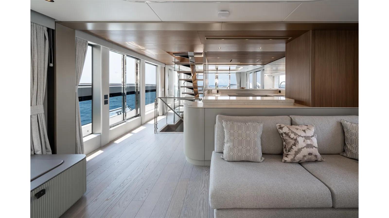 82 OCEAN ENCLOSED 82