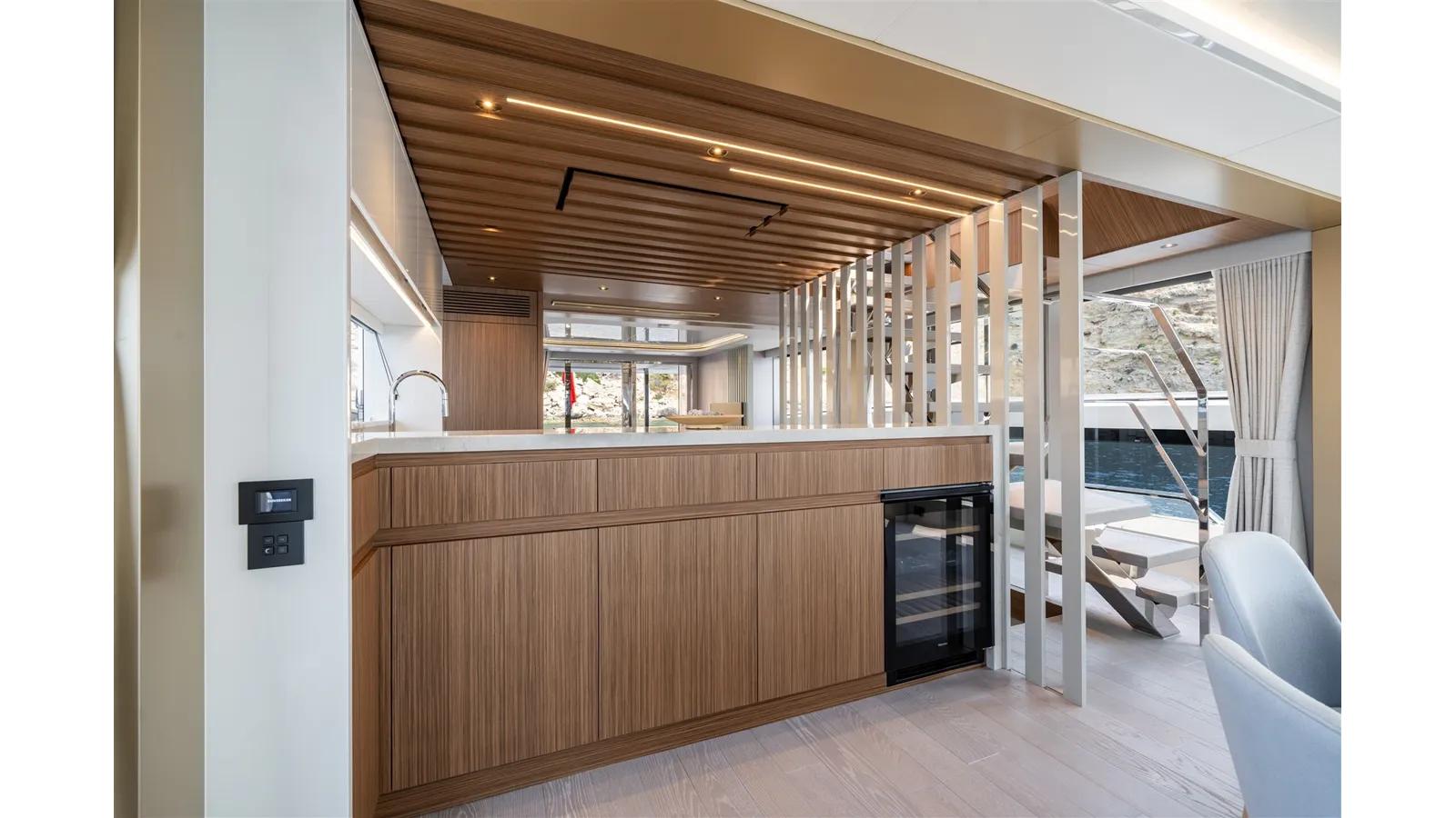 Buy a yacht 82 OCEAN ENCLOSED - Sunseeker