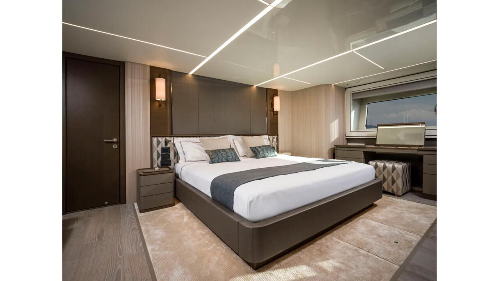 90 OCEAN - Sunseeker price