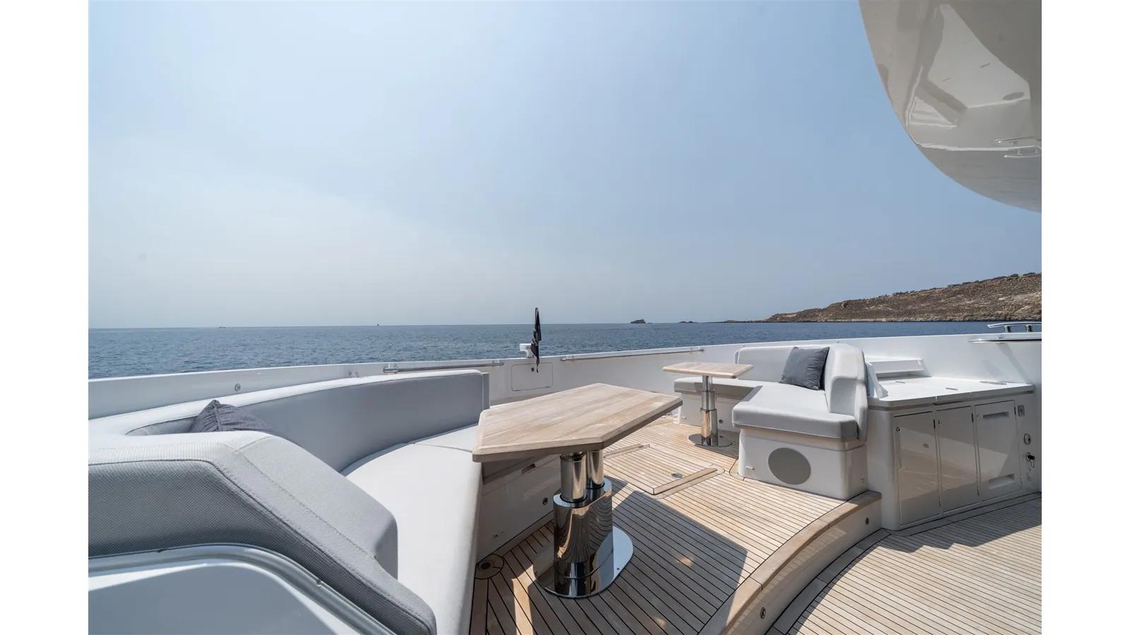 the best price on 82 OCEAN ENCLOSED - Sunseeker