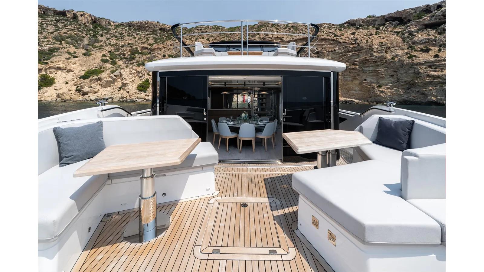 82 OCEAN ENCLOSED 2026