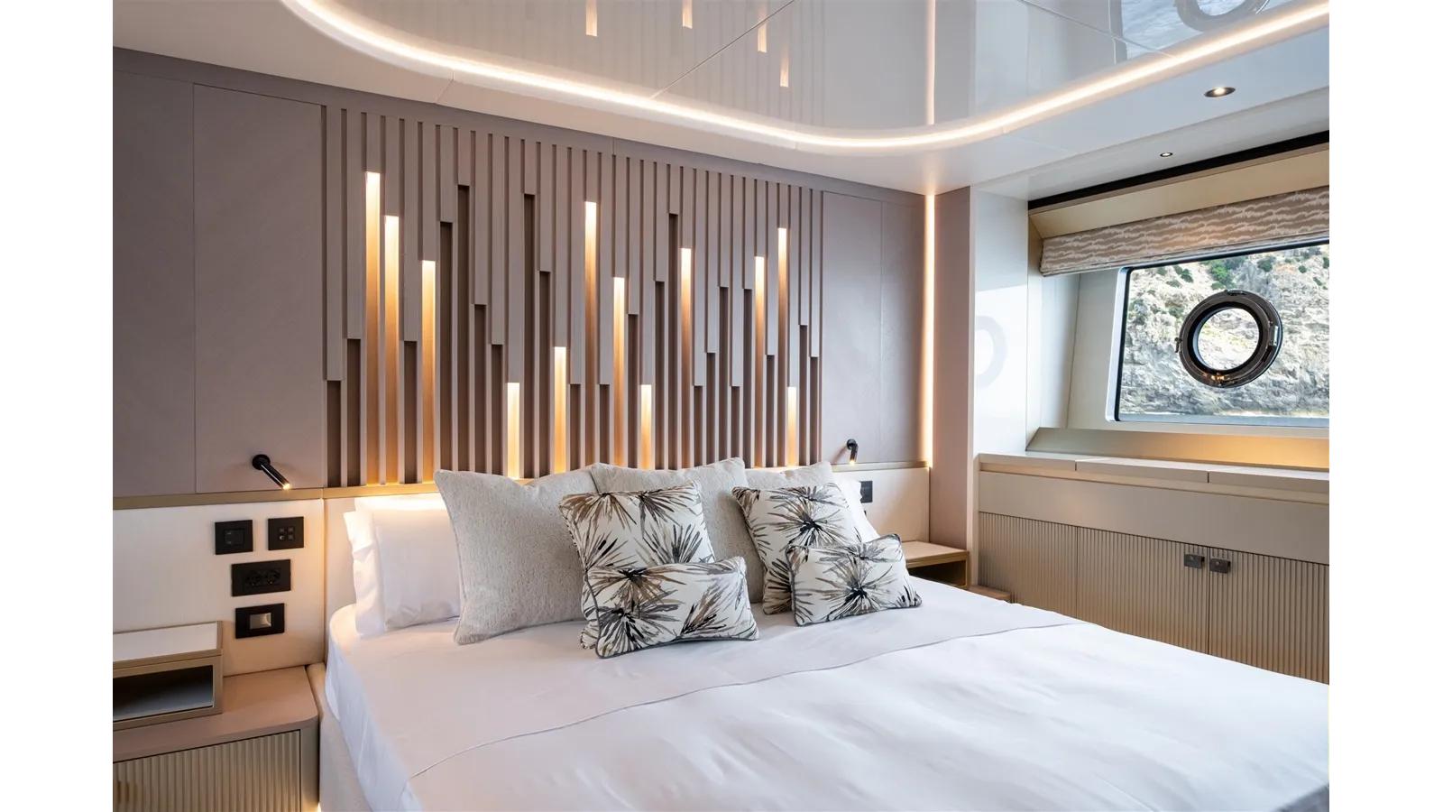 best yacht sales deals 82 OCEAN ENCLOSED - Sunseeker