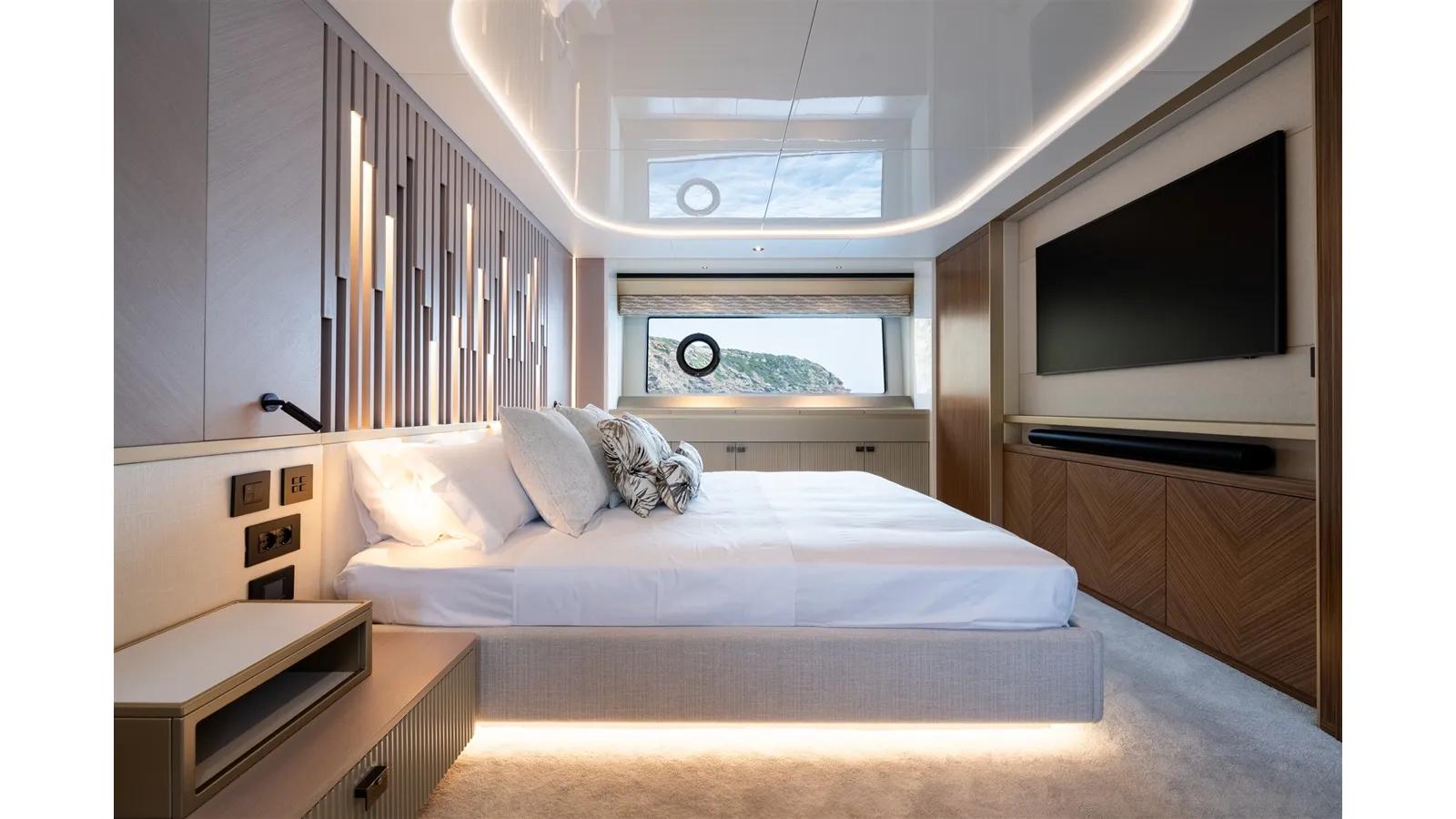 82 OCEAN ENCLOSED 2026 yacht sale