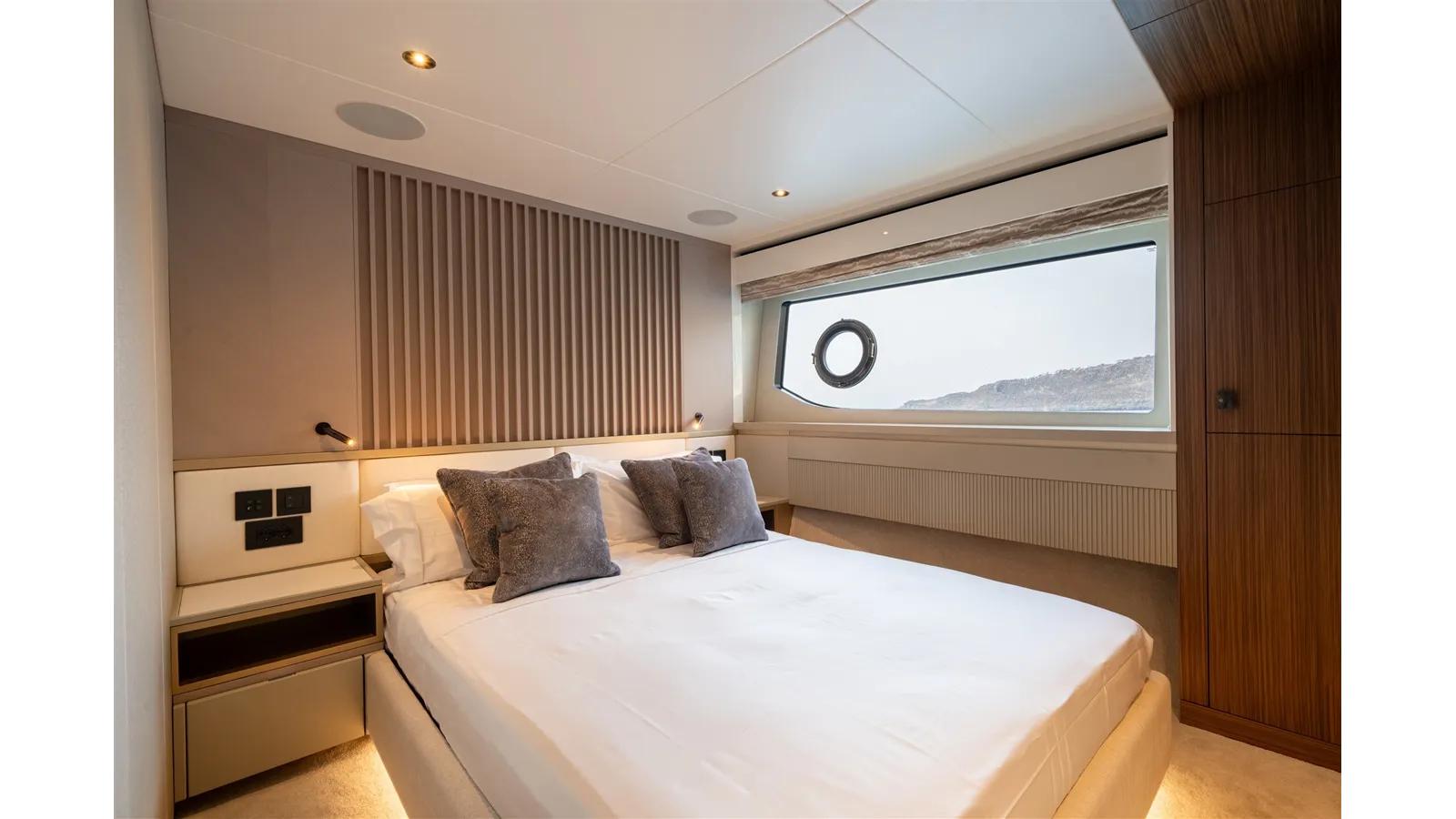 82 OCEAN ENCLOSED - Sunseeker yacht sale