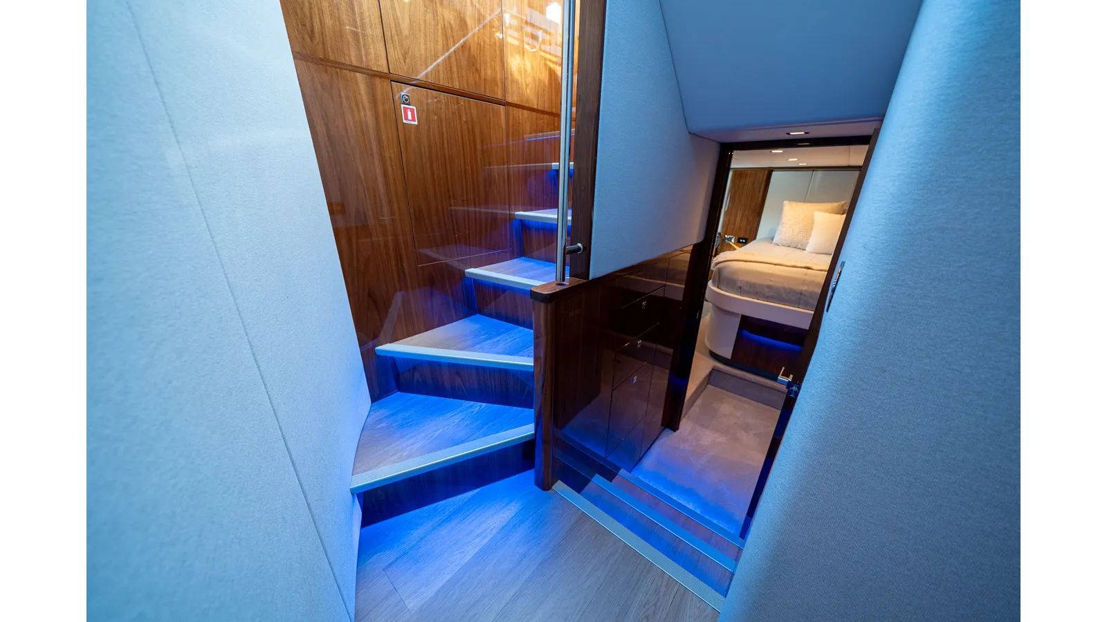 Лучшие предложения покупки яхты WATER DOG 5400 Sport Yacht