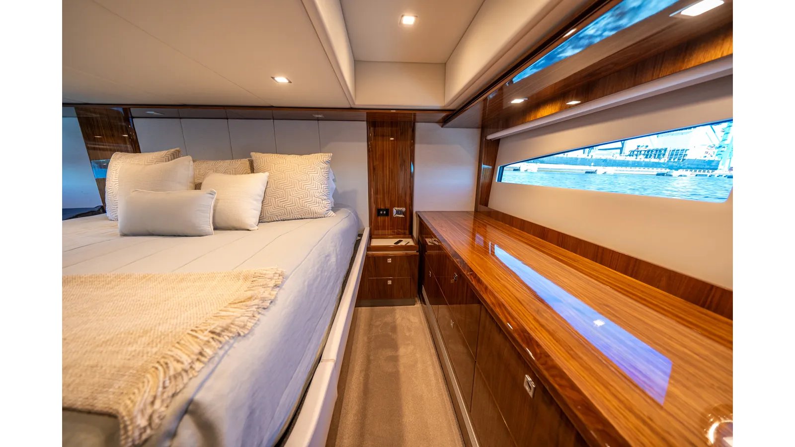 Лучшая цена на WATER DOG - Riviera