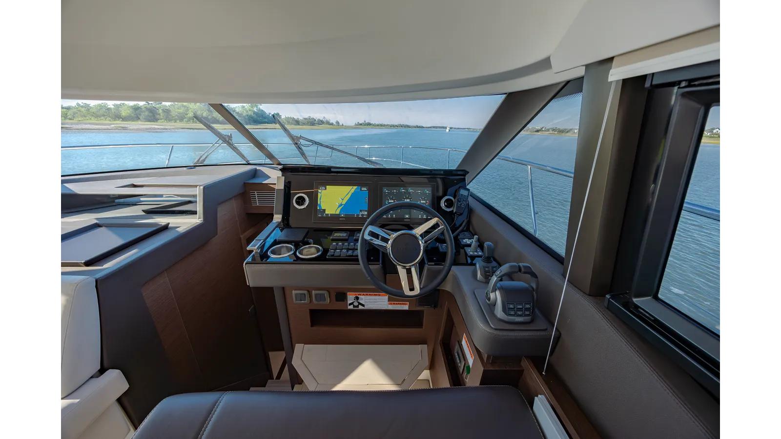 Buy a 460 - PRESTIGE at Shestakov Yacht Sales