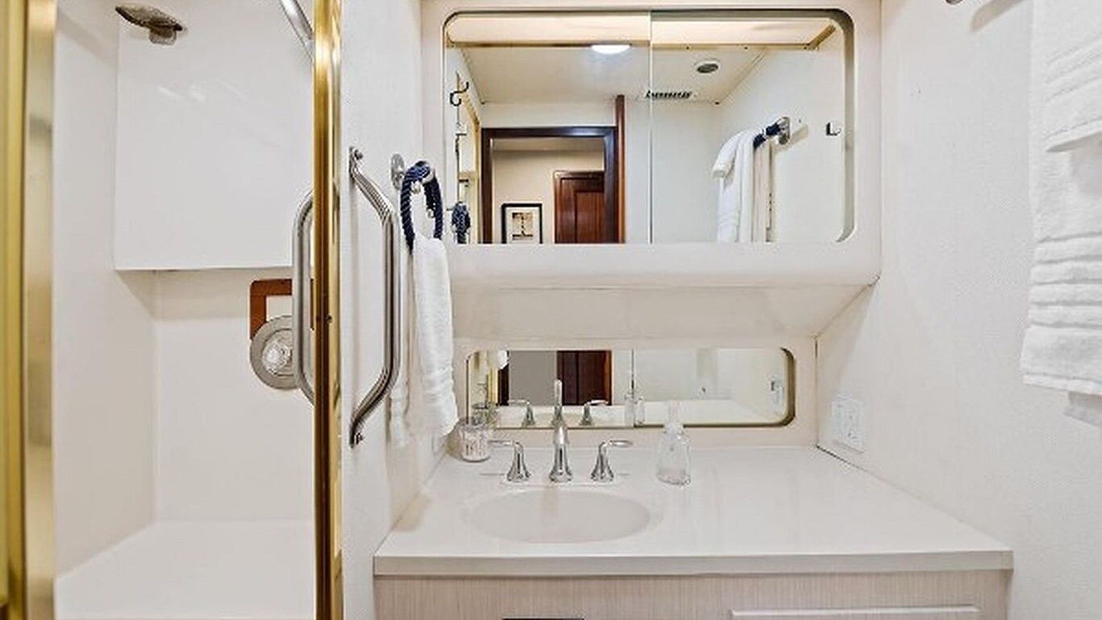 TOP GUN - Hatteras yacht sale