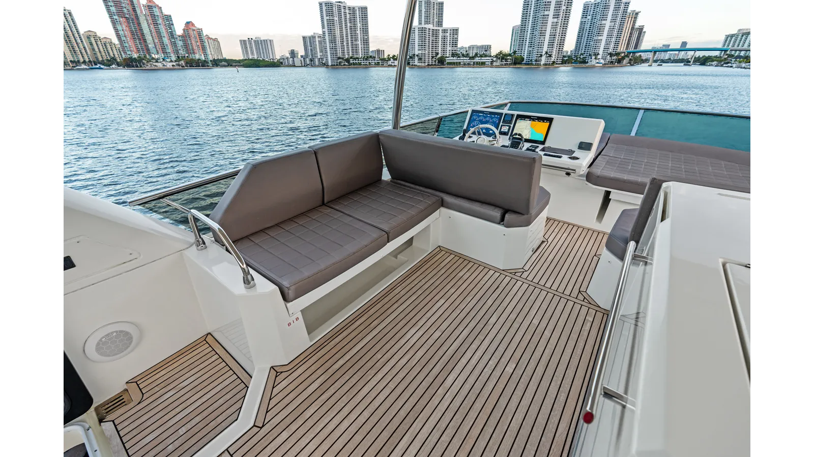 Купить WILD GAMBLE 630 Flybridge