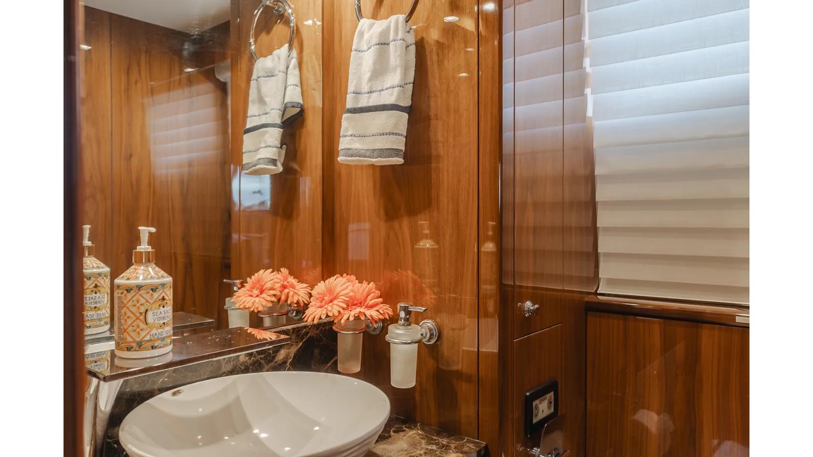 Buy a yacht Indecent Proposal IV - Sunseeker