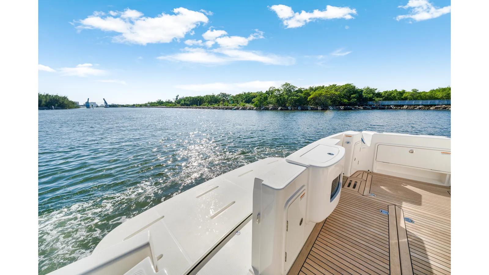 Buy a yacht 50 SPORTS MOTOR YACHT - Riviera