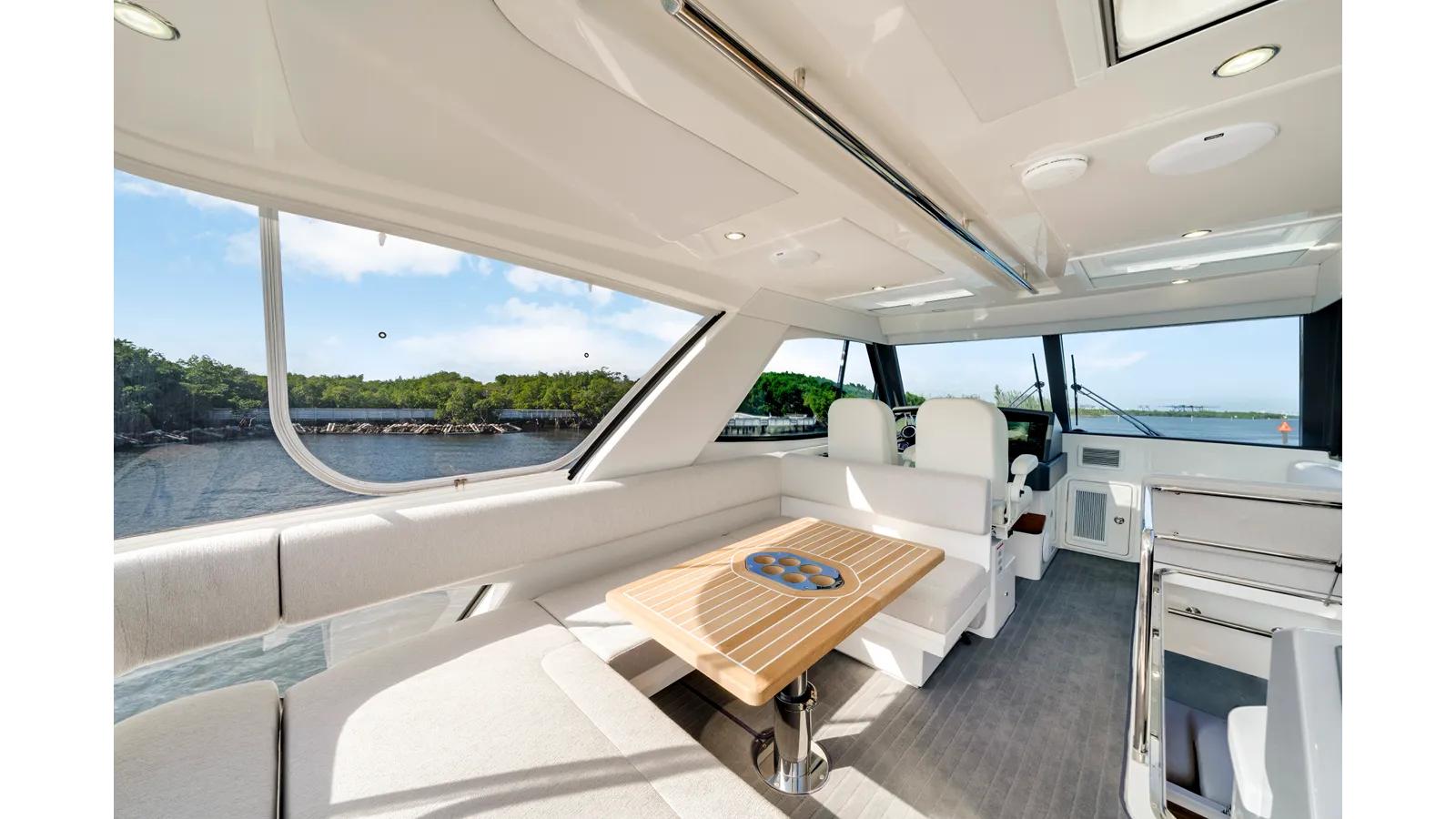 Buy a yacht 50 SPORTS MOTOR YACHT - Riviera