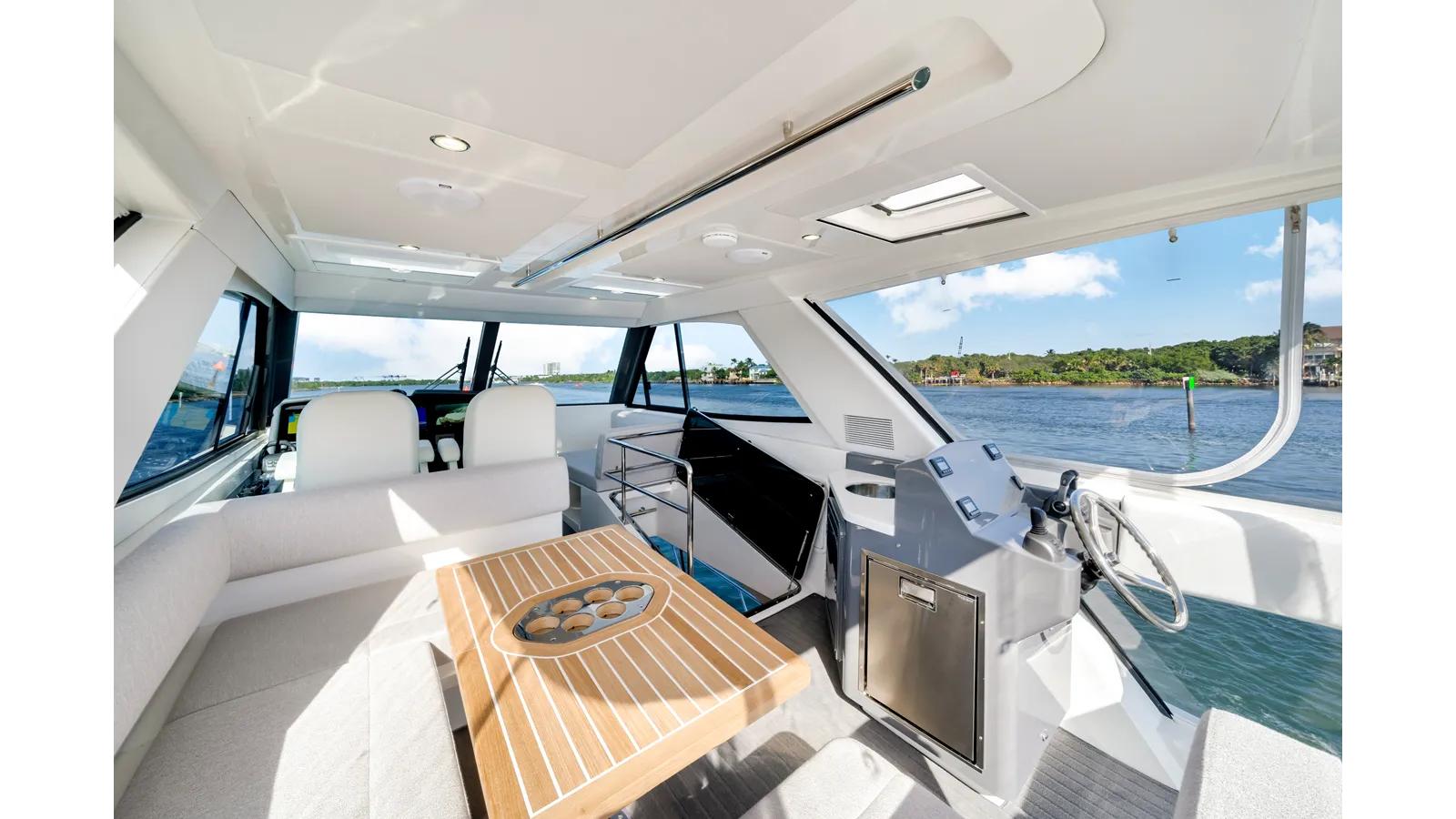 Buy a 50 SPORTS MOTOR YACHT - Riviera at Shestakov Yacht Sales