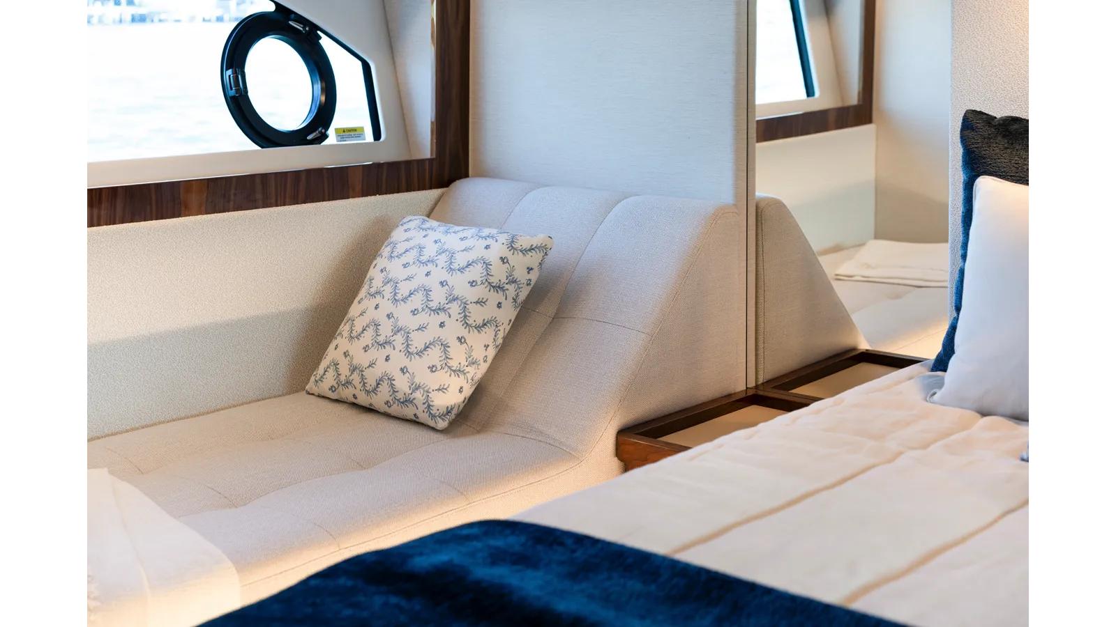 Buy a yacht 50 SPORTS MOTOR YACHT