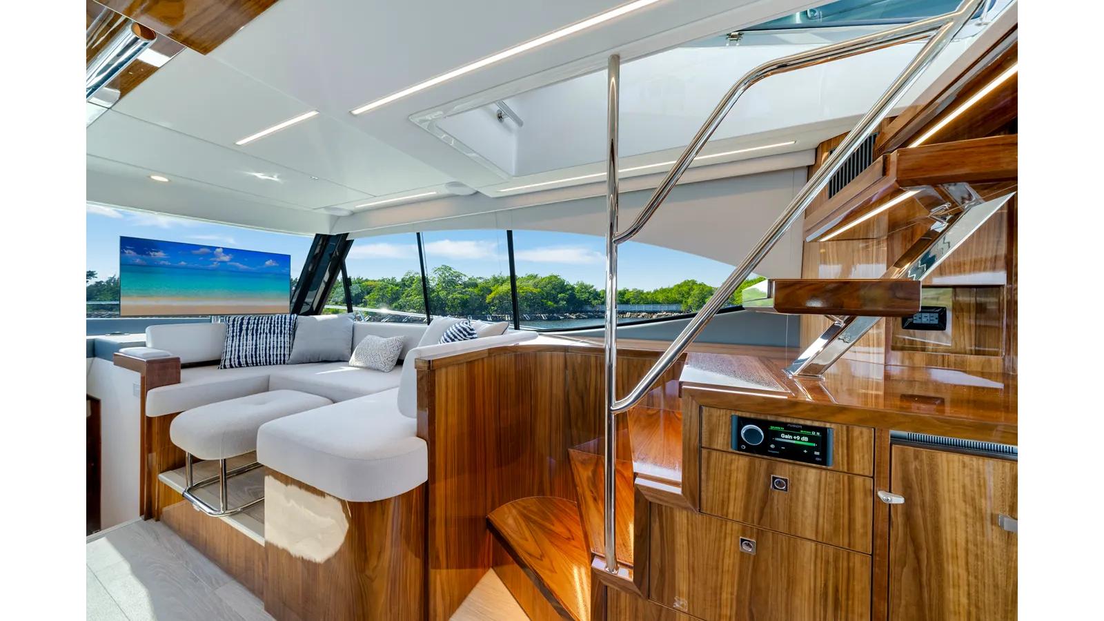 50 SPORTS MOTOR YACHT - Riviera yacht sale