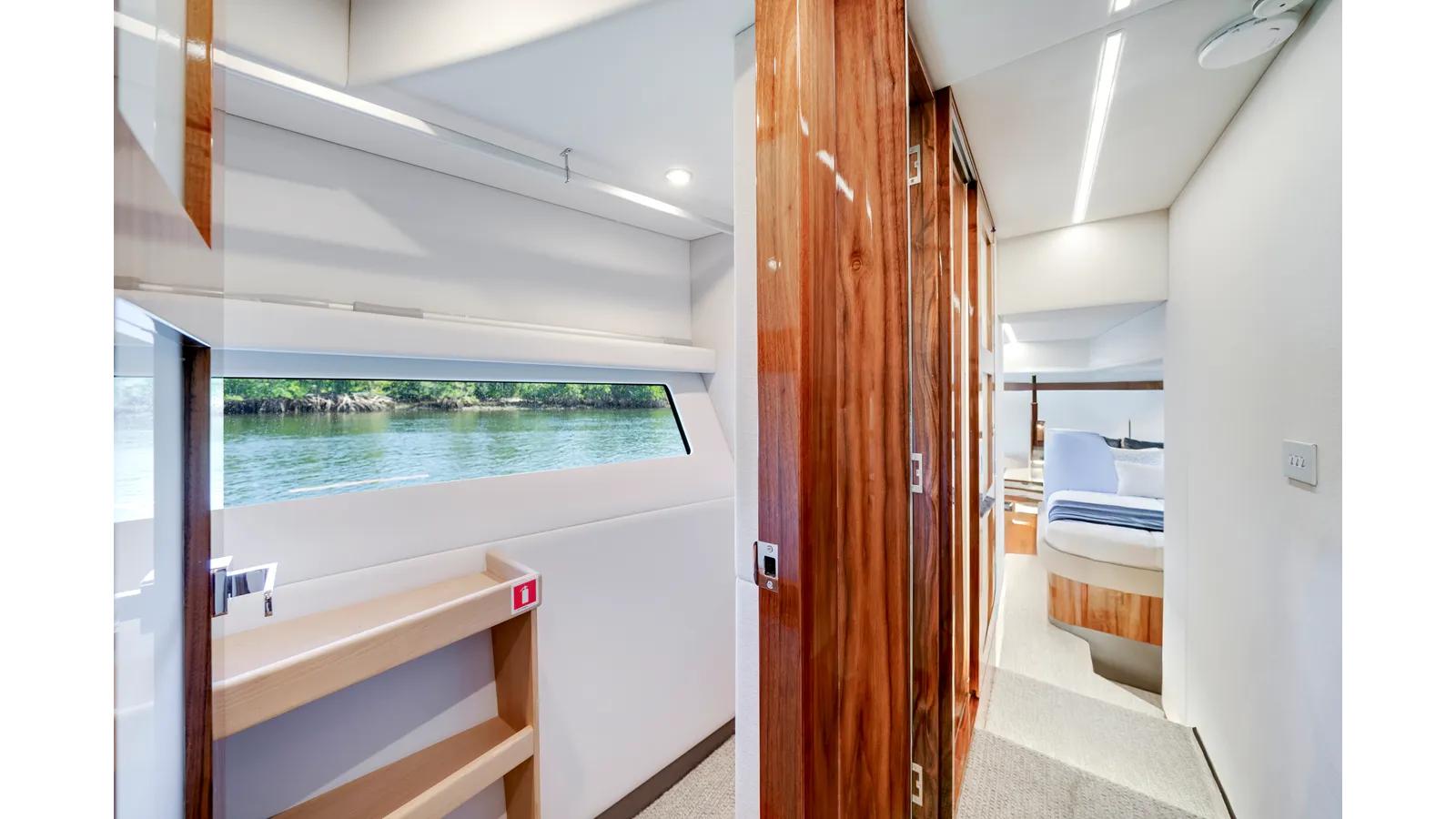 50 SPORTS MOTOR YACHT