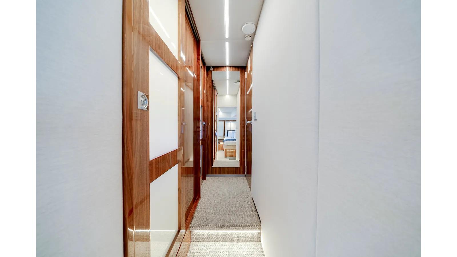 50 SPORTS MOTOR YACHT - Riviera price