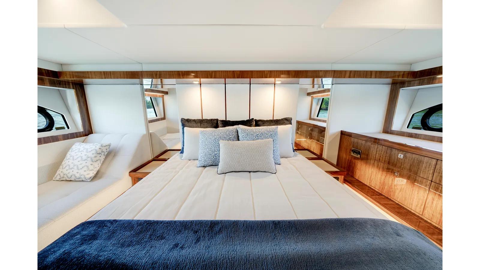 50 SPORTS MOTOR YACHT yacht sale