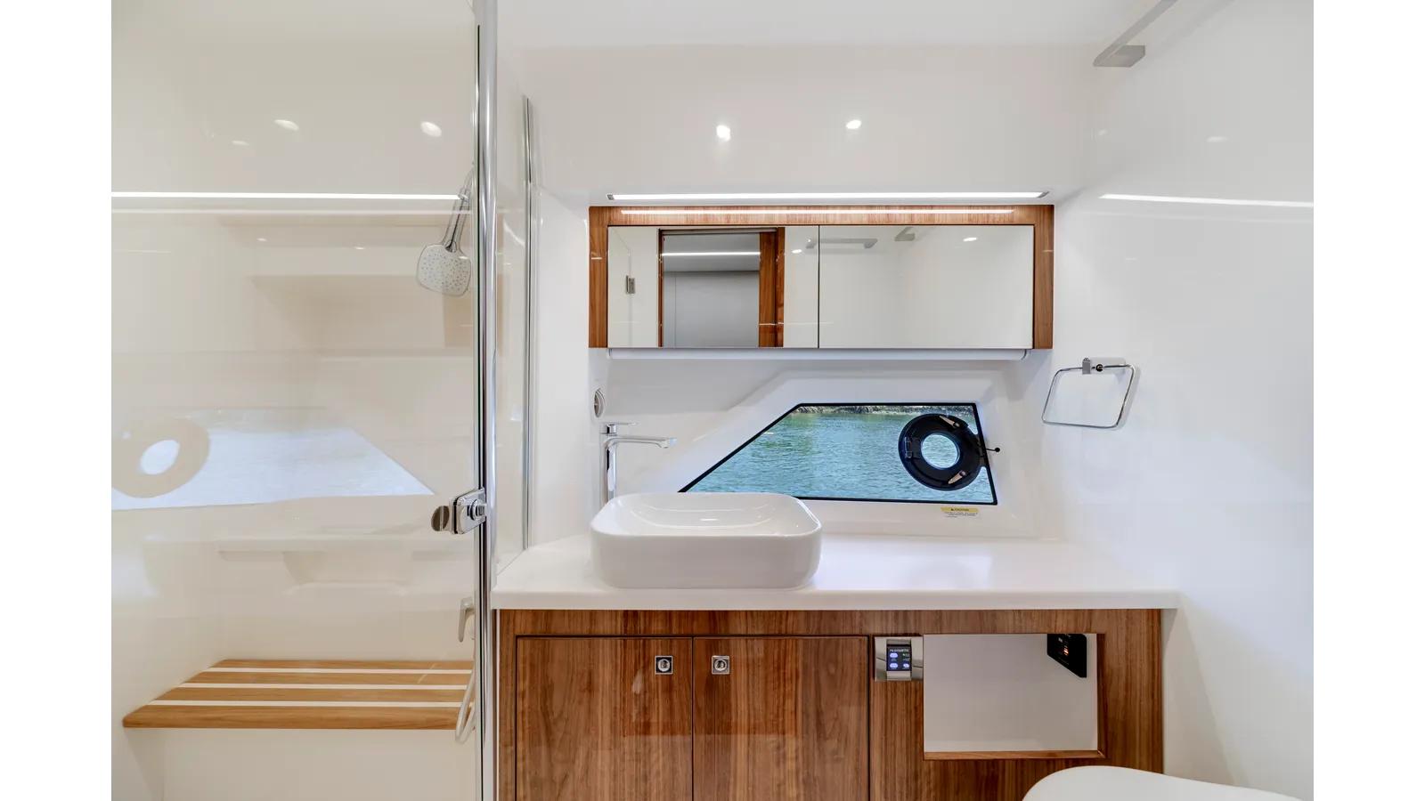 50 SPORTS MOTOR YACHT 50