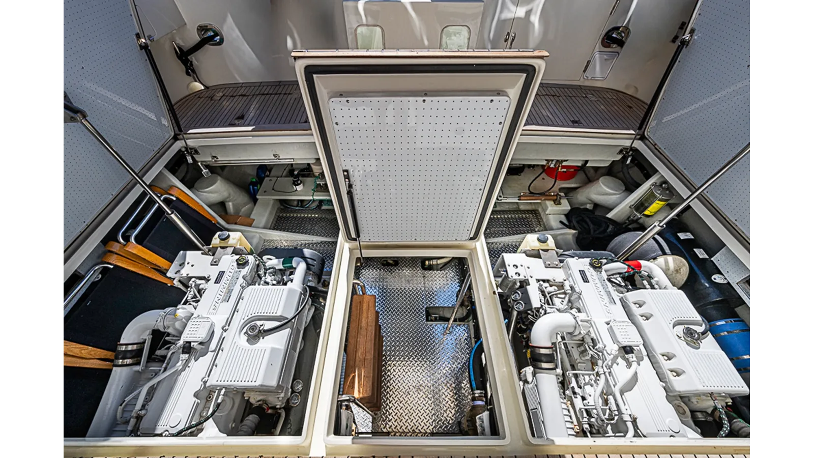 Купить яхту UNCORKED - MIKELSON в Shestakov Yacht Sales