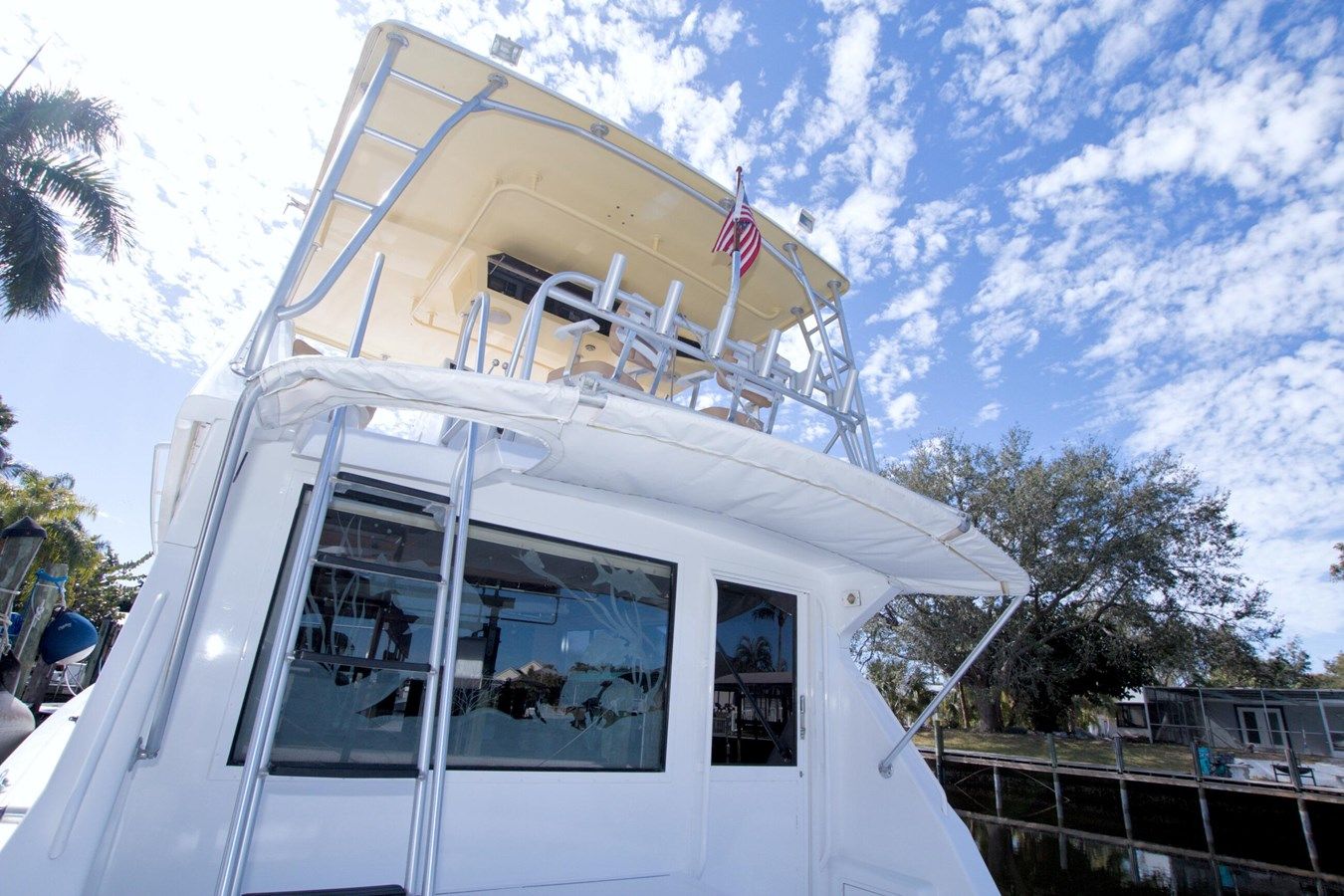 Лучшая цена на Beach House III 53 Convertible