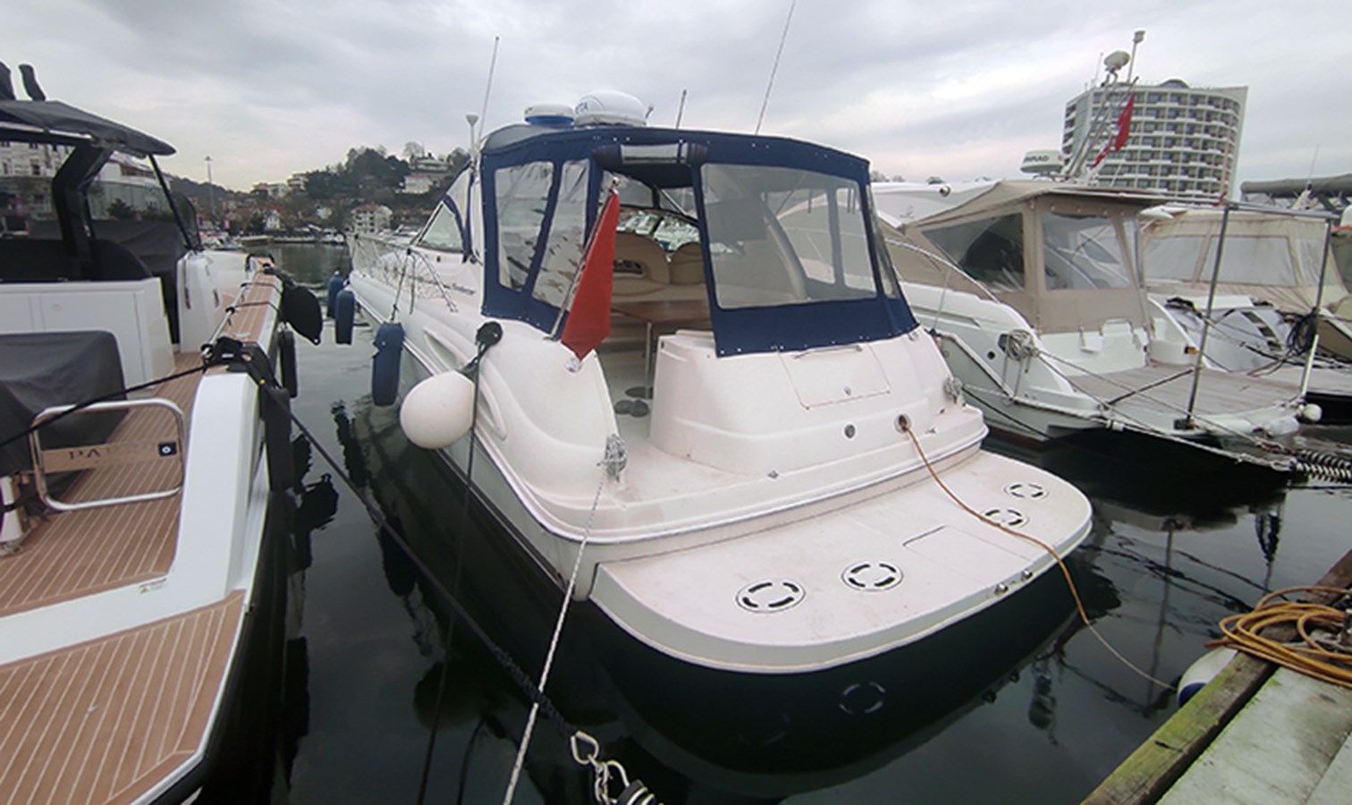 the best price on SEA RAY 410 SUNDANCER