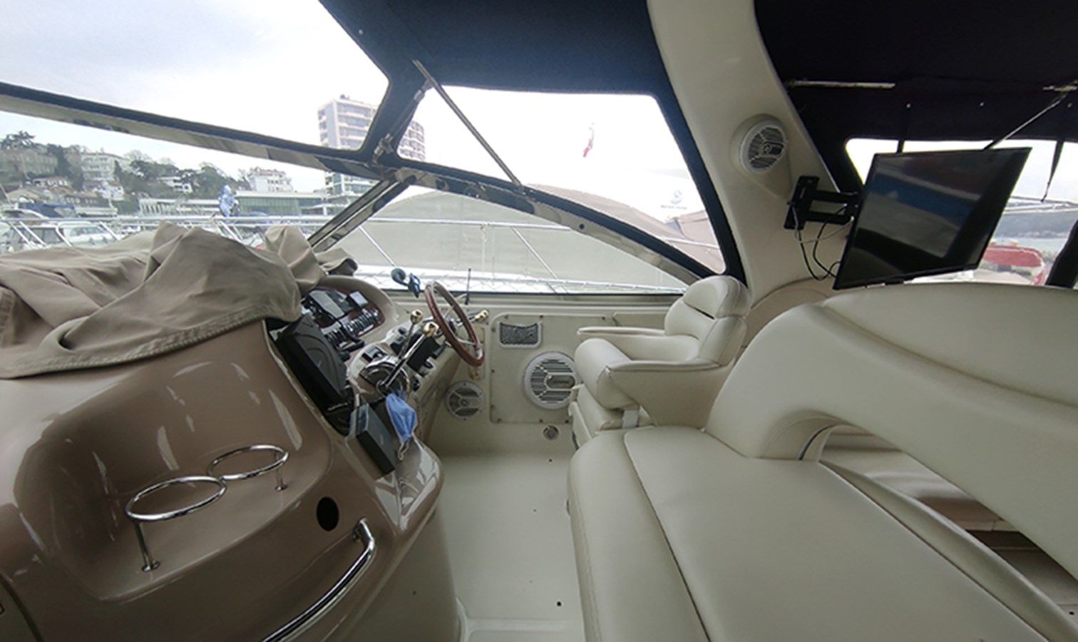 Buy a SEA RAY 410 SUNDANCER 2001 at Shestakov Yacht Sales