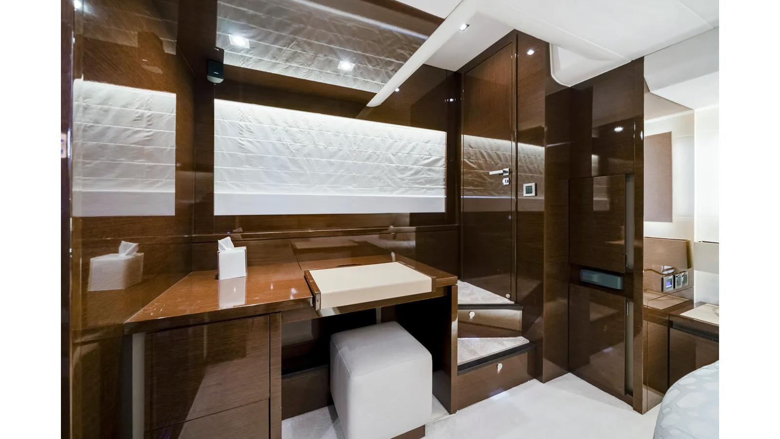 Buy a yacht TO LIFE - PRESTIGE