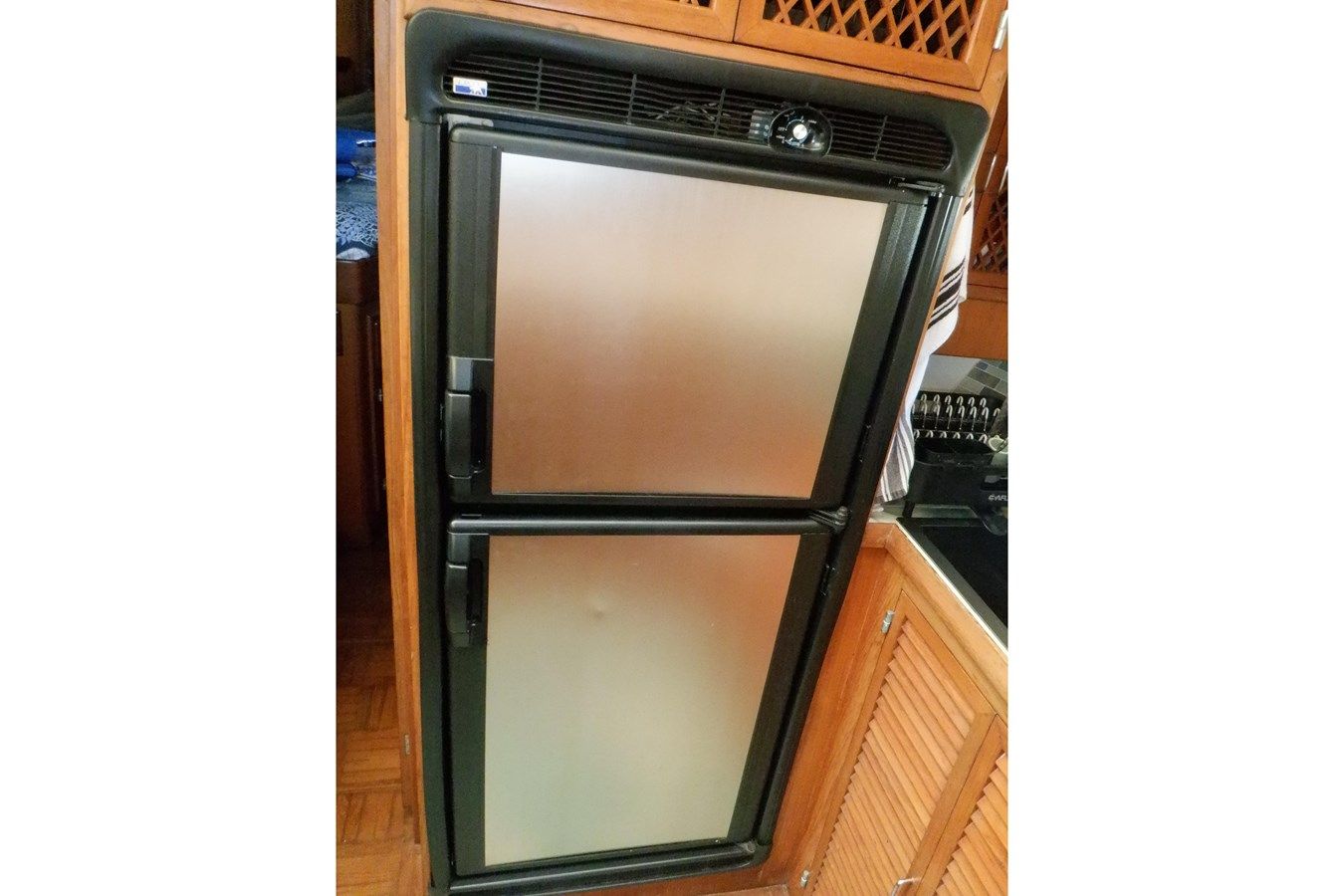 Zeus 1990 yacht sale