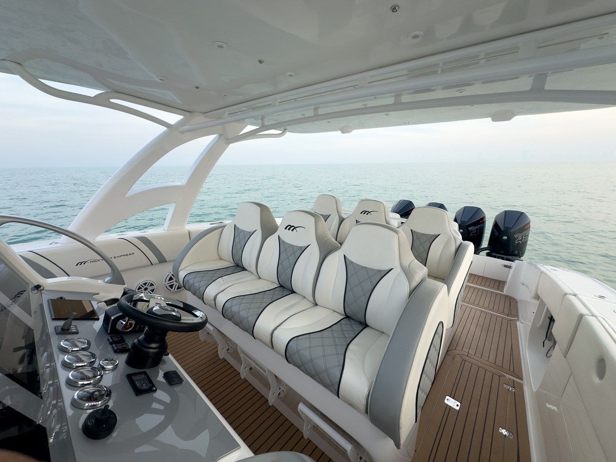 Стоимость яхты MIDNIGHT EXPRESS OPNE 43' - Midnight Express Powerboats