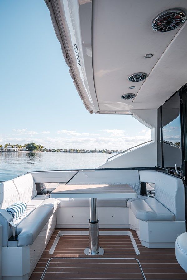 the best price on C'est Vrai 2022