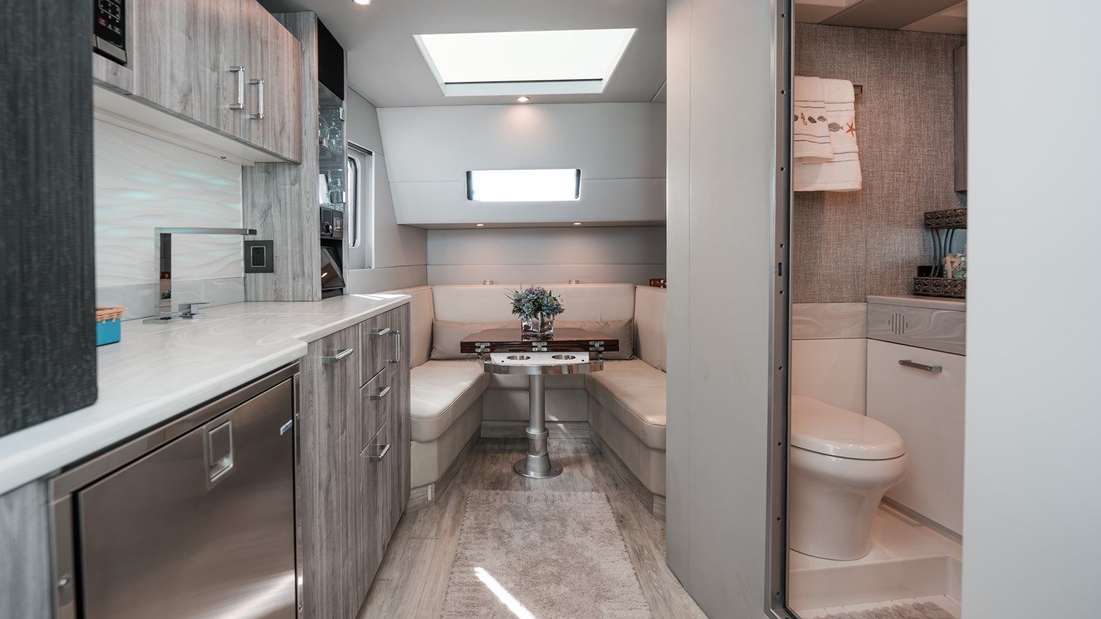 the best price on C'est Vrai - Formula Boats