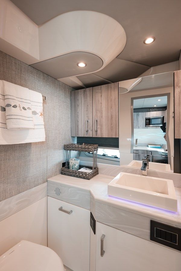 the best price on C'est Vrai