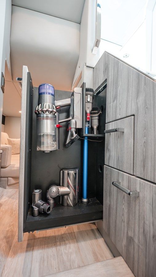 best yacht sales deals C'est Vrai - Formula Boats