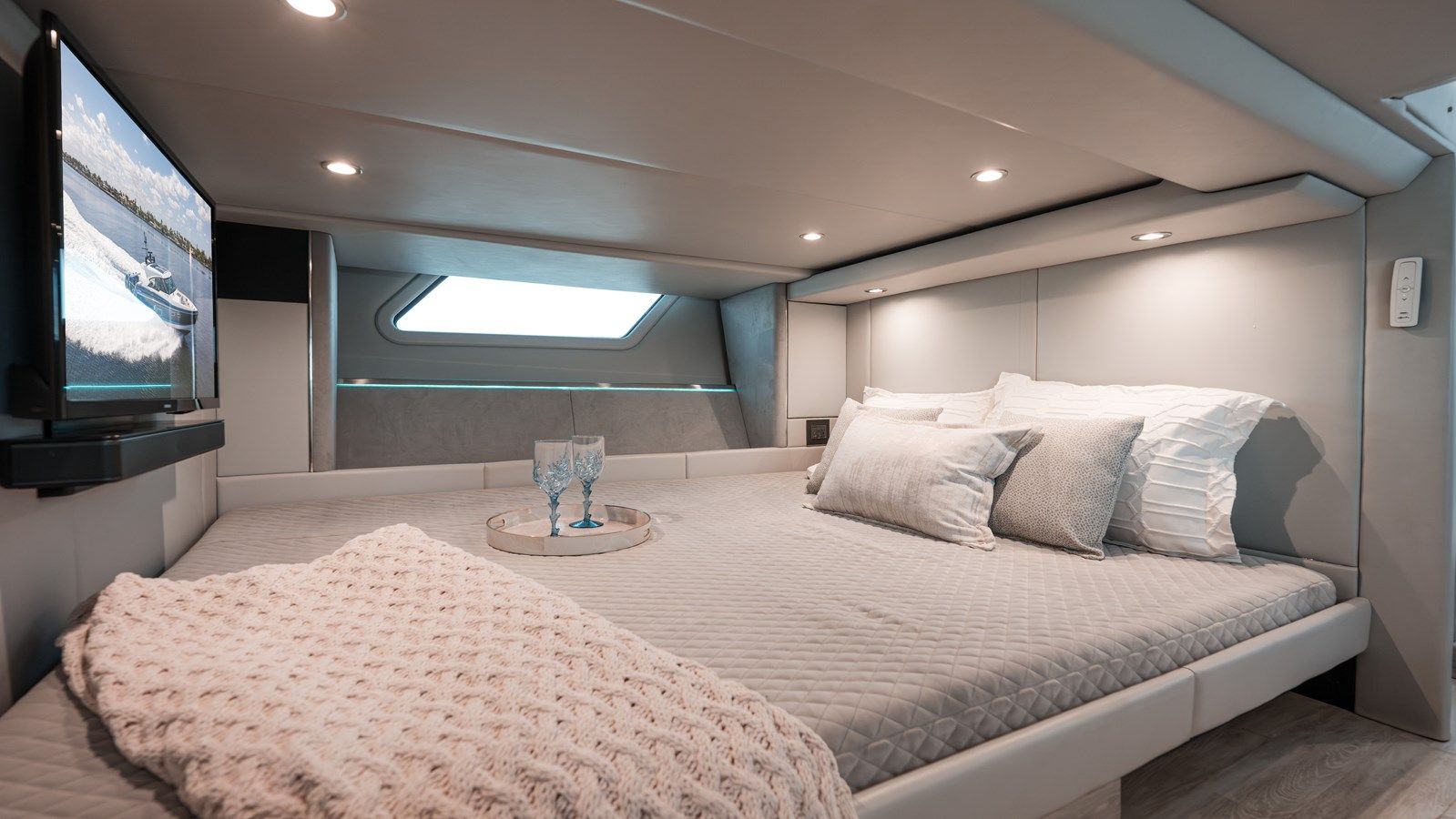 Buy a yacht C'est Vrai 2022