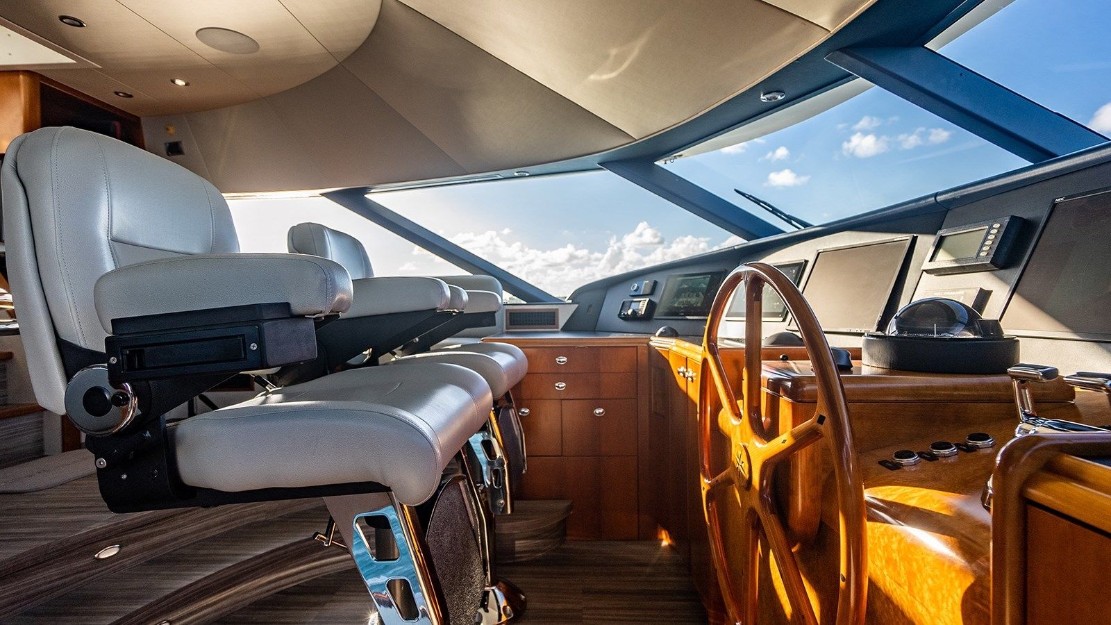 Buy a KEMOSABE 112 at Shestakov Yacht Sales