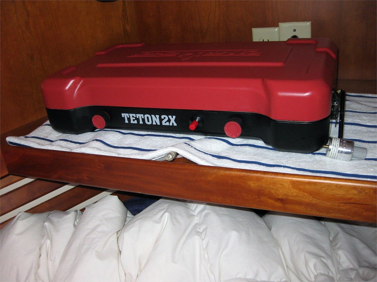 the best price on 38' Little Harbor 1999 Whisper Jet