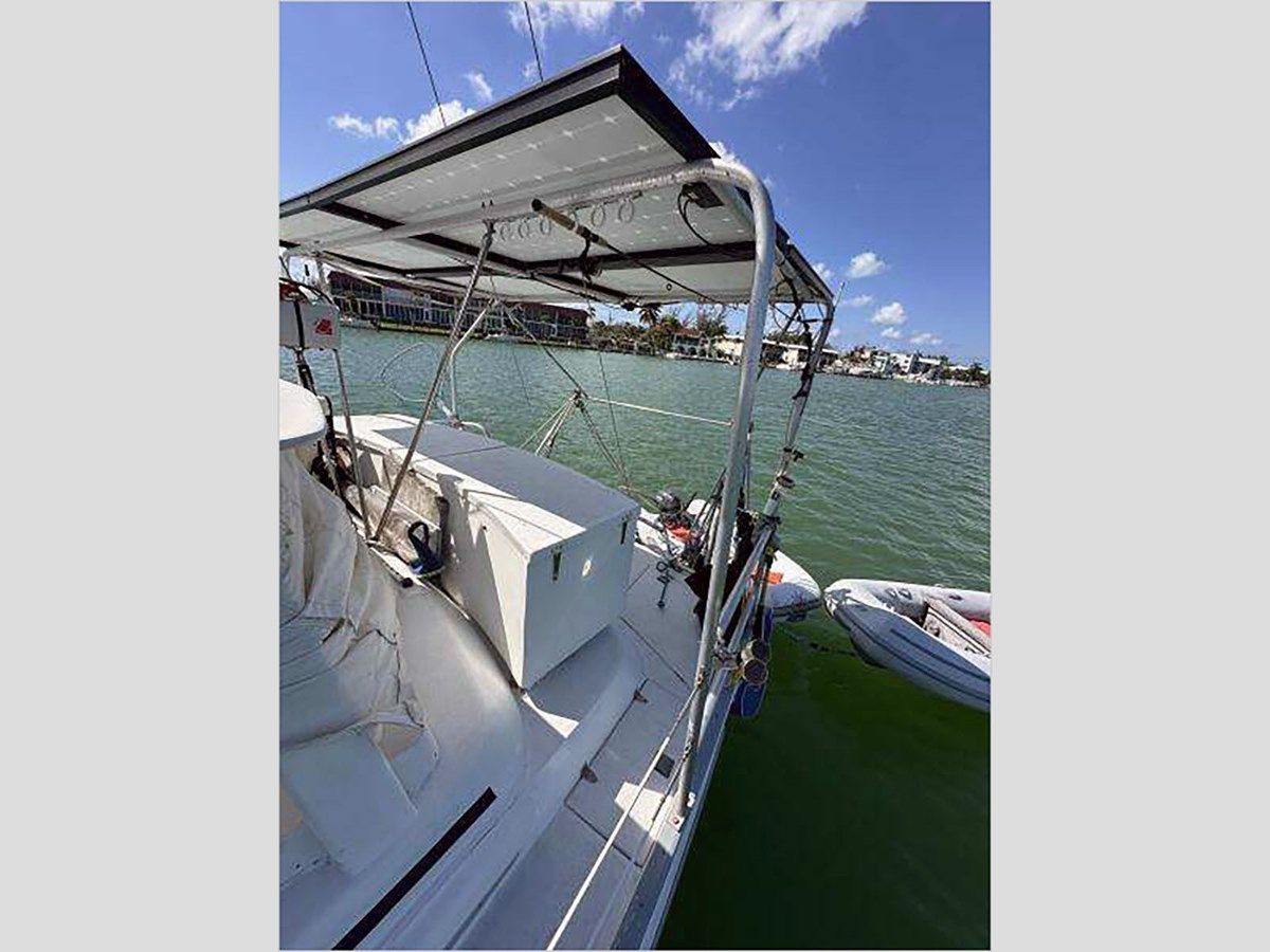 40' Beneteau 1999 Center Cockpit price