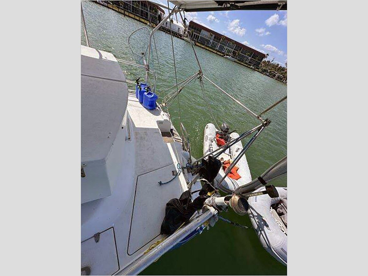 the best price on 40' Beneteau 1999 Center Cockpit - Beneteau