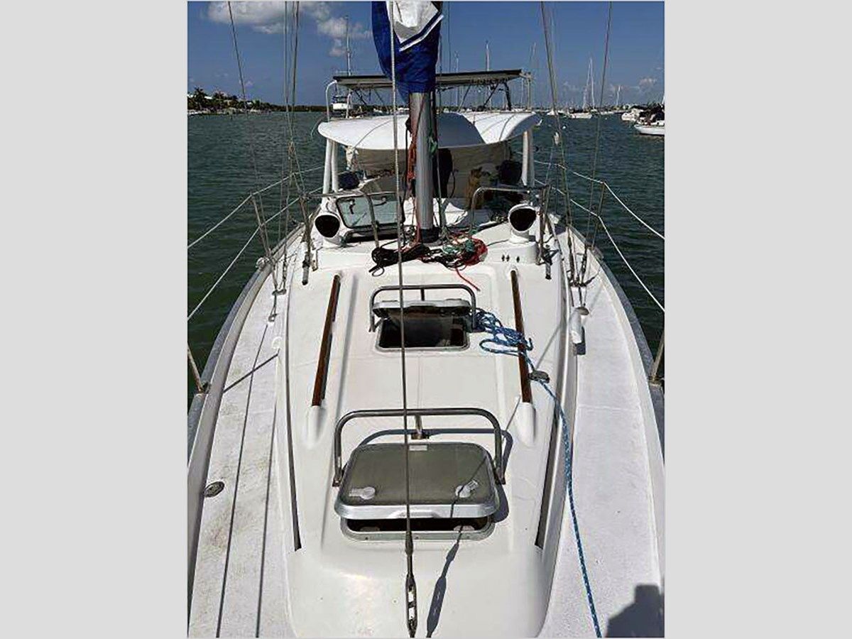 Buy a yacht 40' Beneteau 1999 Center Cockpit - Beneteau