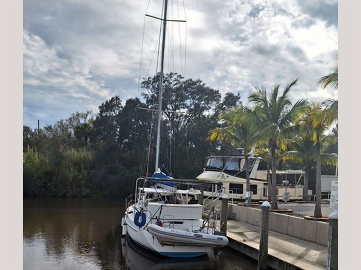 best yacht sales deals 40' Beneteau 1999 Center Cockpit - Beneteau