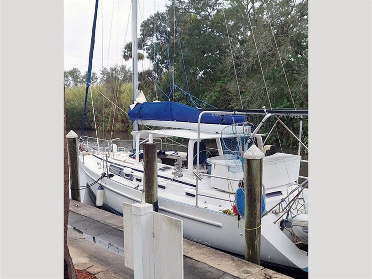 Buy a 40' Beneteau 1999 Center Cockpit 40 at Shestakov Yacht Sales