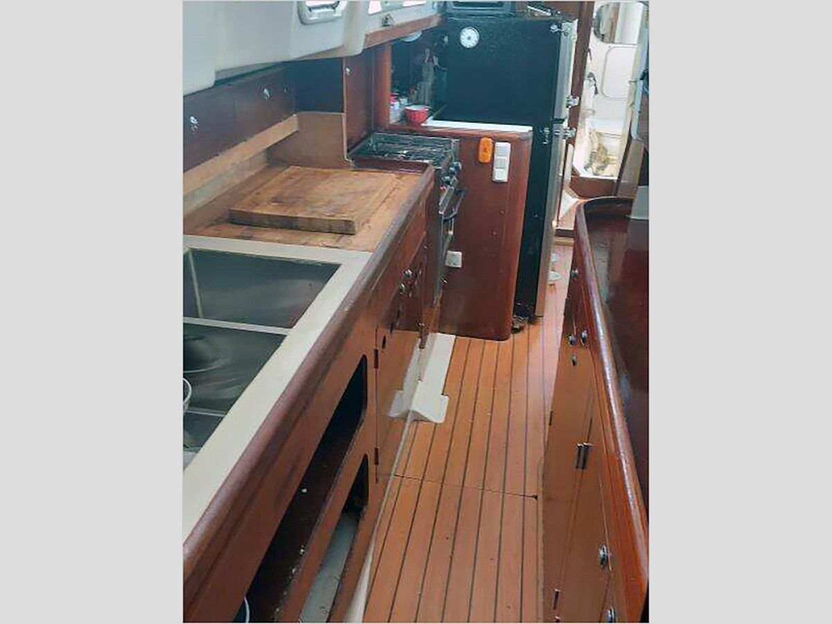 Buy a 40' Beneteau 1999 Center Cockpit - Beneteau at Shestakov Yacht Sales
