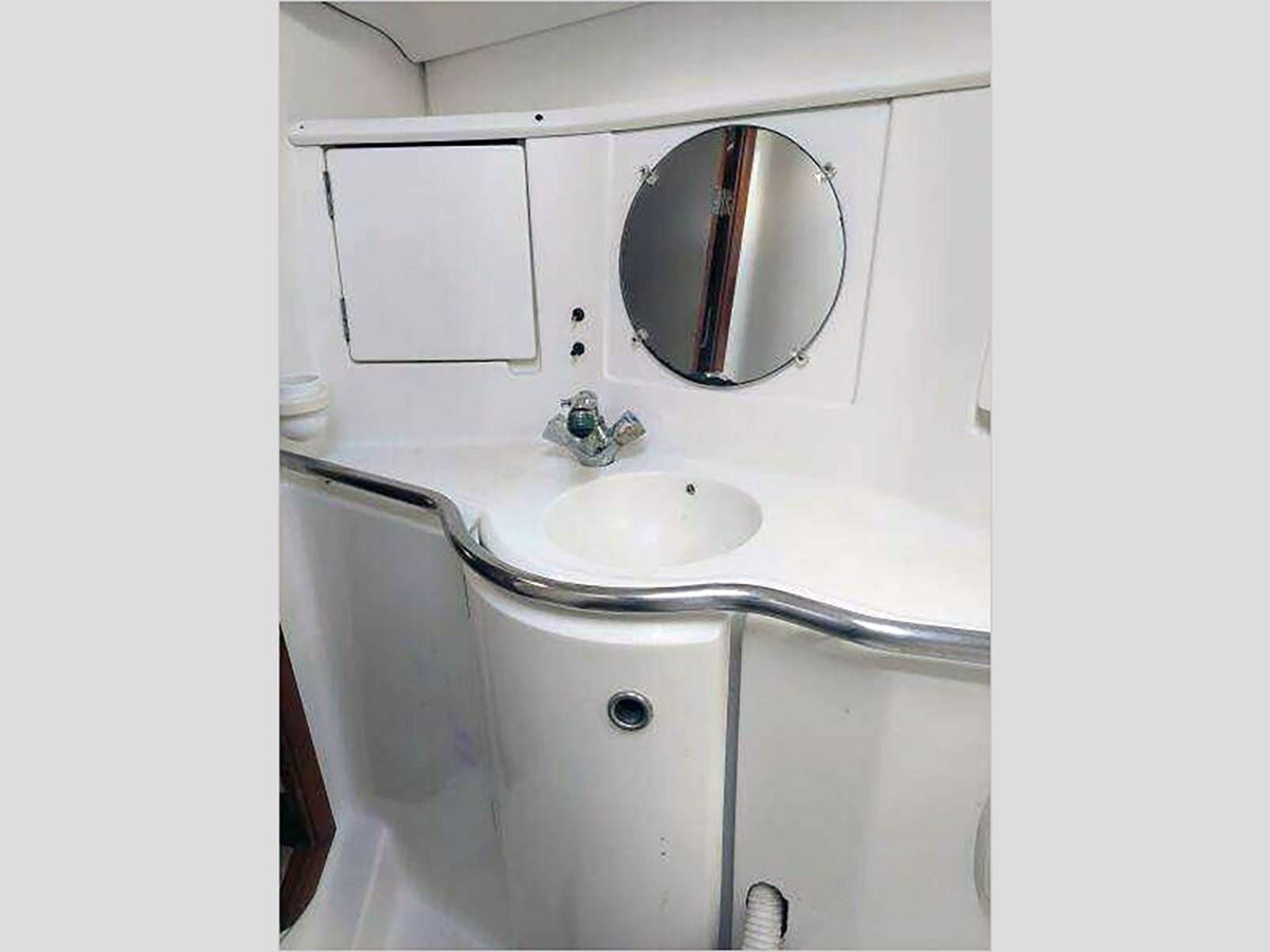Buy a 40' Beneteau 1999 Center Cockpit 1999 at Shestakov Yacht Sales