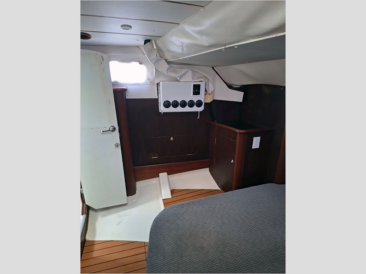 40' Beneteau 1999 Center Cockpit 1999 yacht sale
