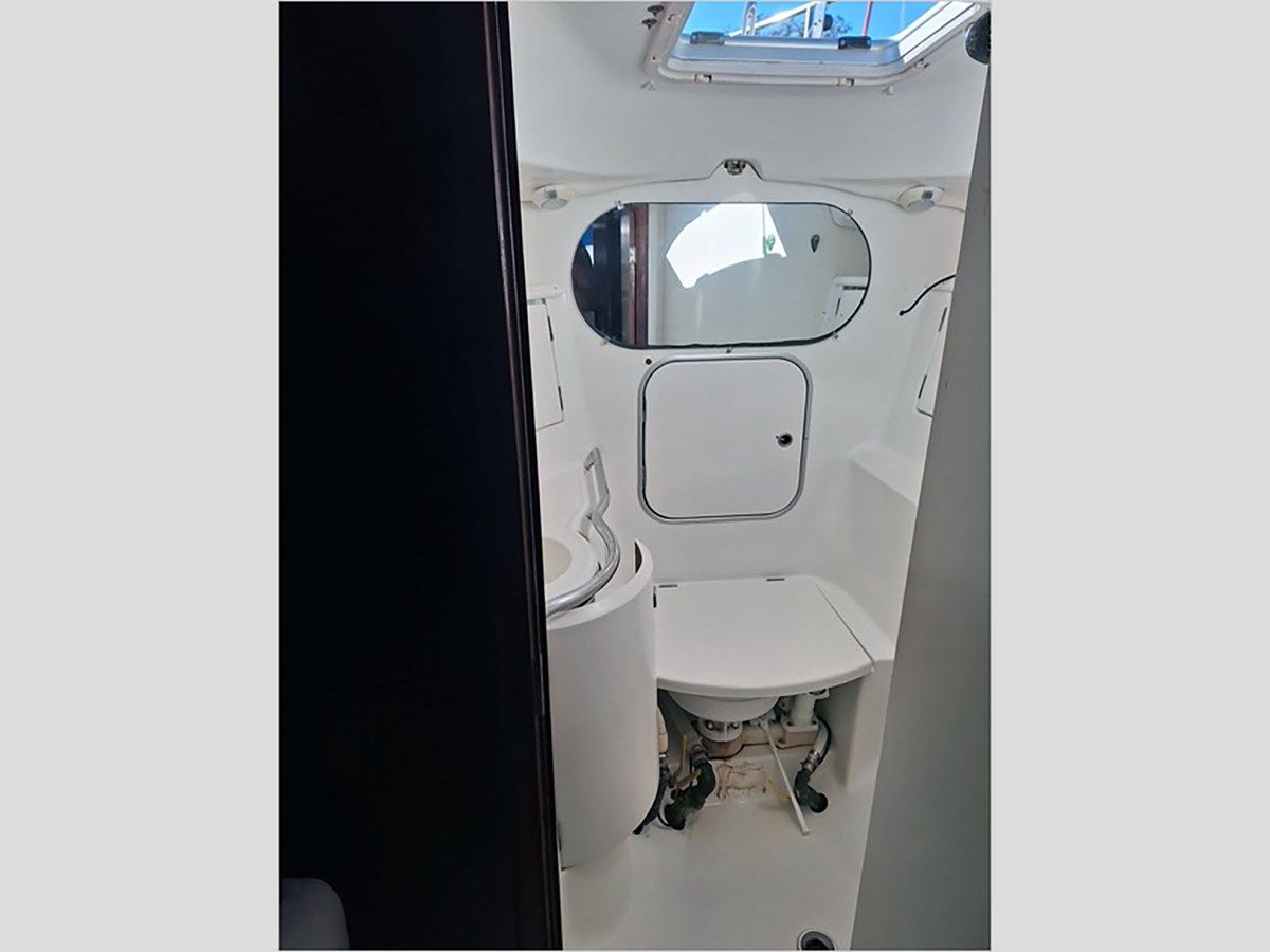 best yacht sales deals 40' Beneteau 1999 Center Cockpit 40