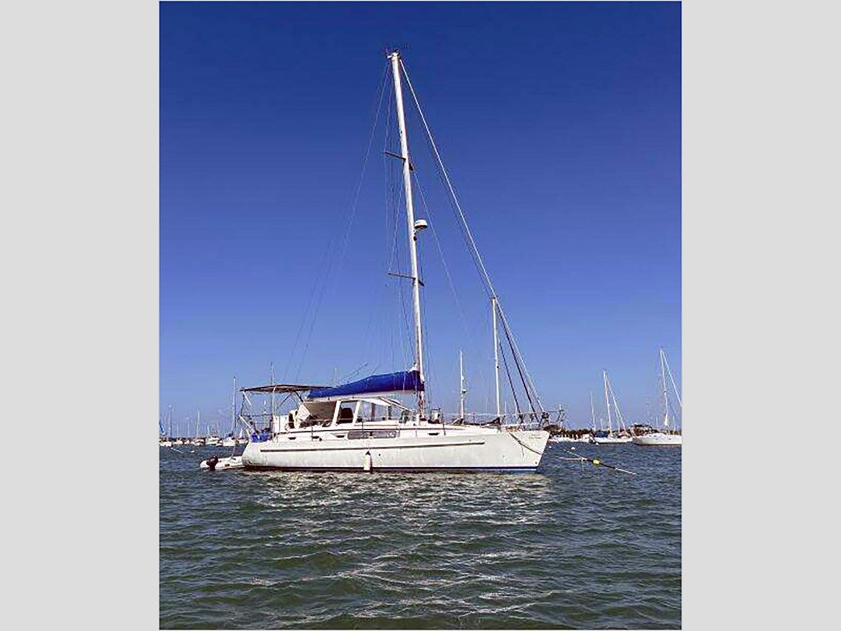 Buy a 40' Beneteau 1999 Center Cockpit - Beneteau at Shestakov Yacht Sales